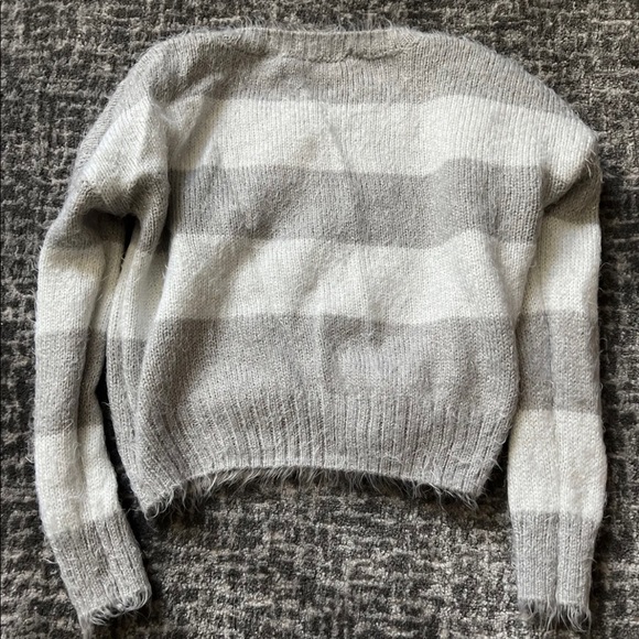 p.s. Girls sweater -size 5 - Picture 2 of 2